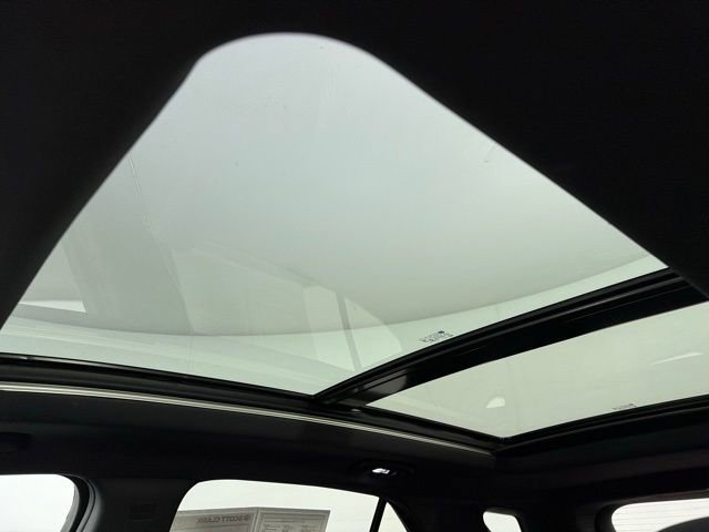 Used 2022 Chevrolet Equinox RS w/ Infotainment Package image 27