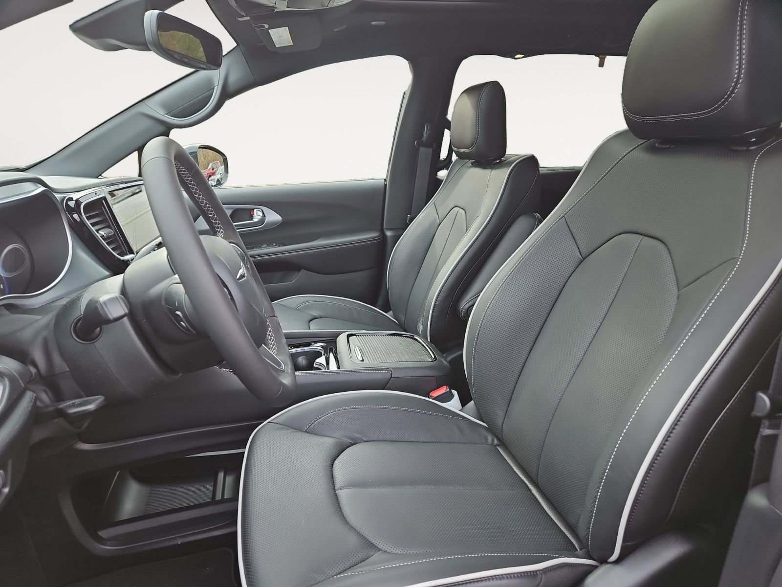 New 2026 Chrysler Pacifica Limited image 9