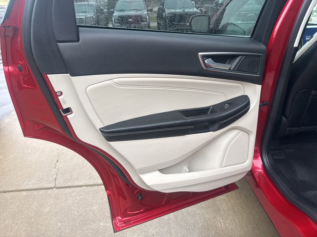 Certified 2022 Ford Edge Titanium w/ Class II Trailer Tow Package image 33