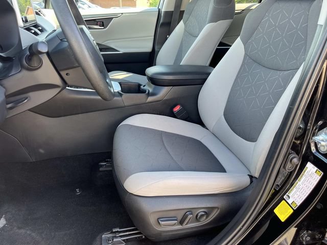 Used 2024 Toyota RAV4 XLE FWD image 21
