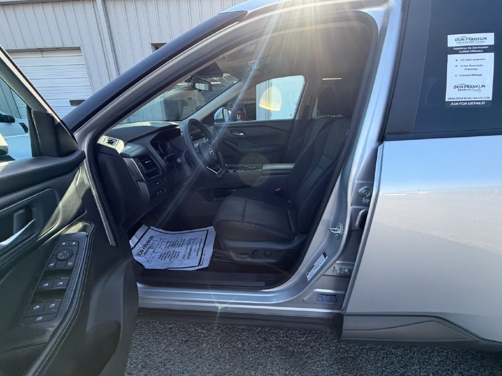 Used 2024 Nissan Rogue SV AWD/4WD image 11