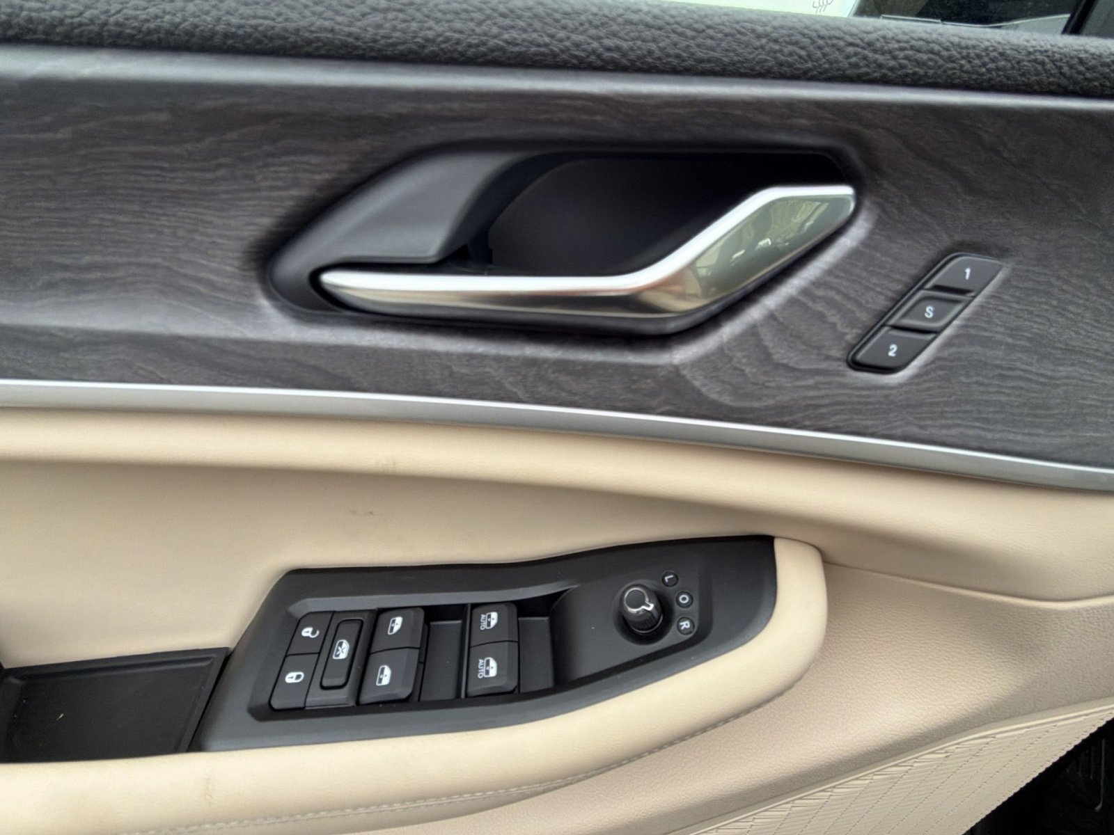 New 2025 Jeep Grand Cherokee Limited w/ Luxury Tech Group II image 15