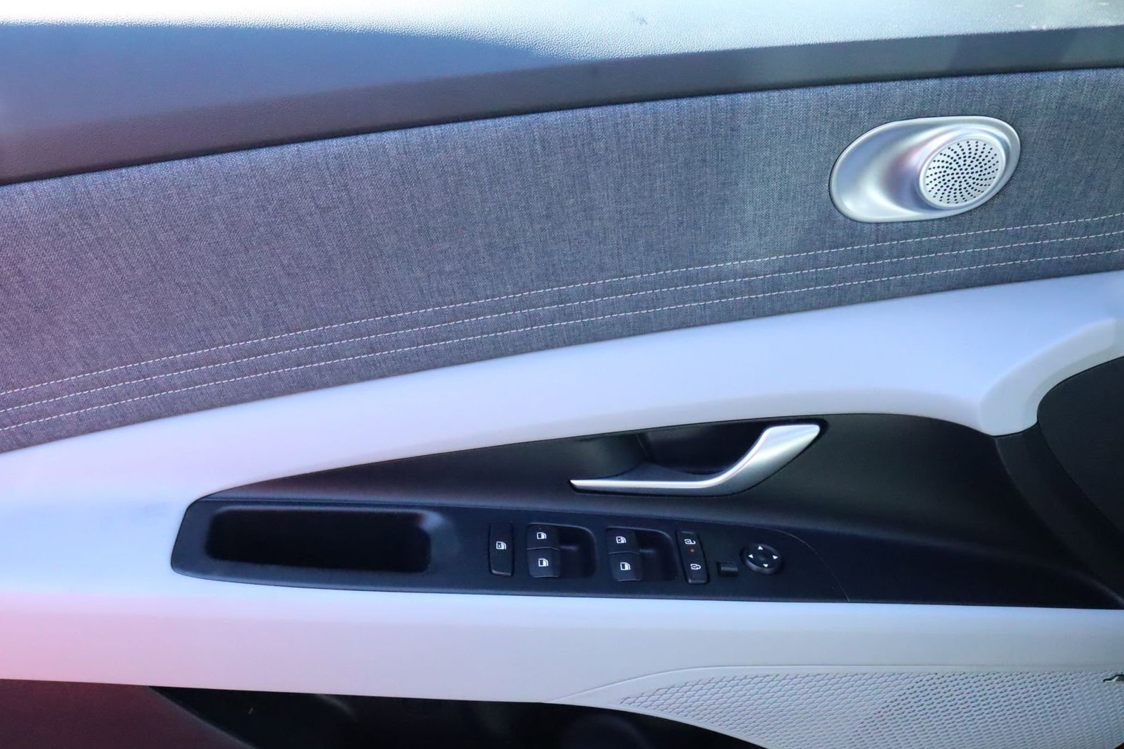 New 2025 Hyundai Elantra Limited image 22