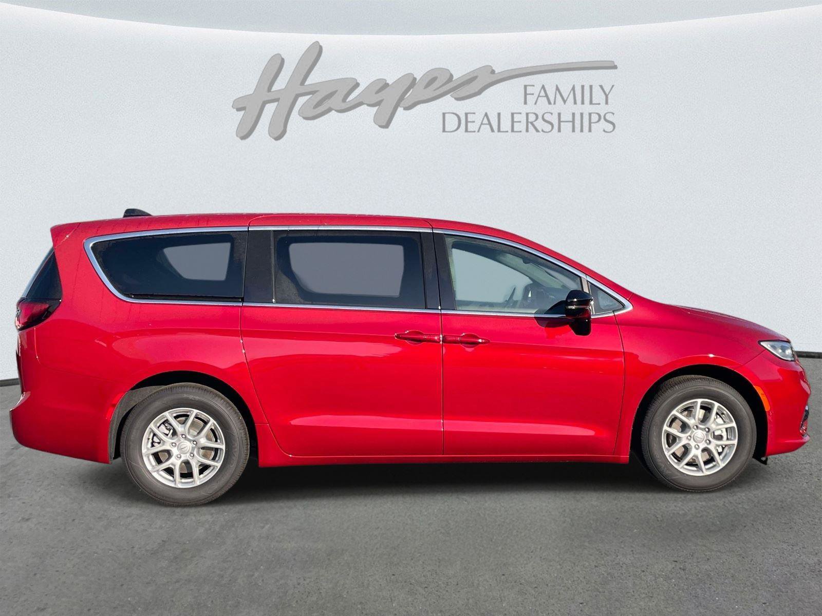 New 2026 Chrysler Pacifica Select FWD image 3