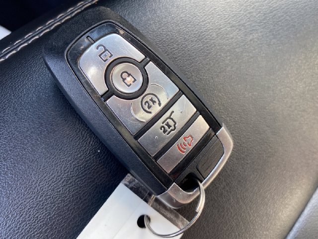 Used 2023 Ford Explorer XLT AWD/4WD image 26