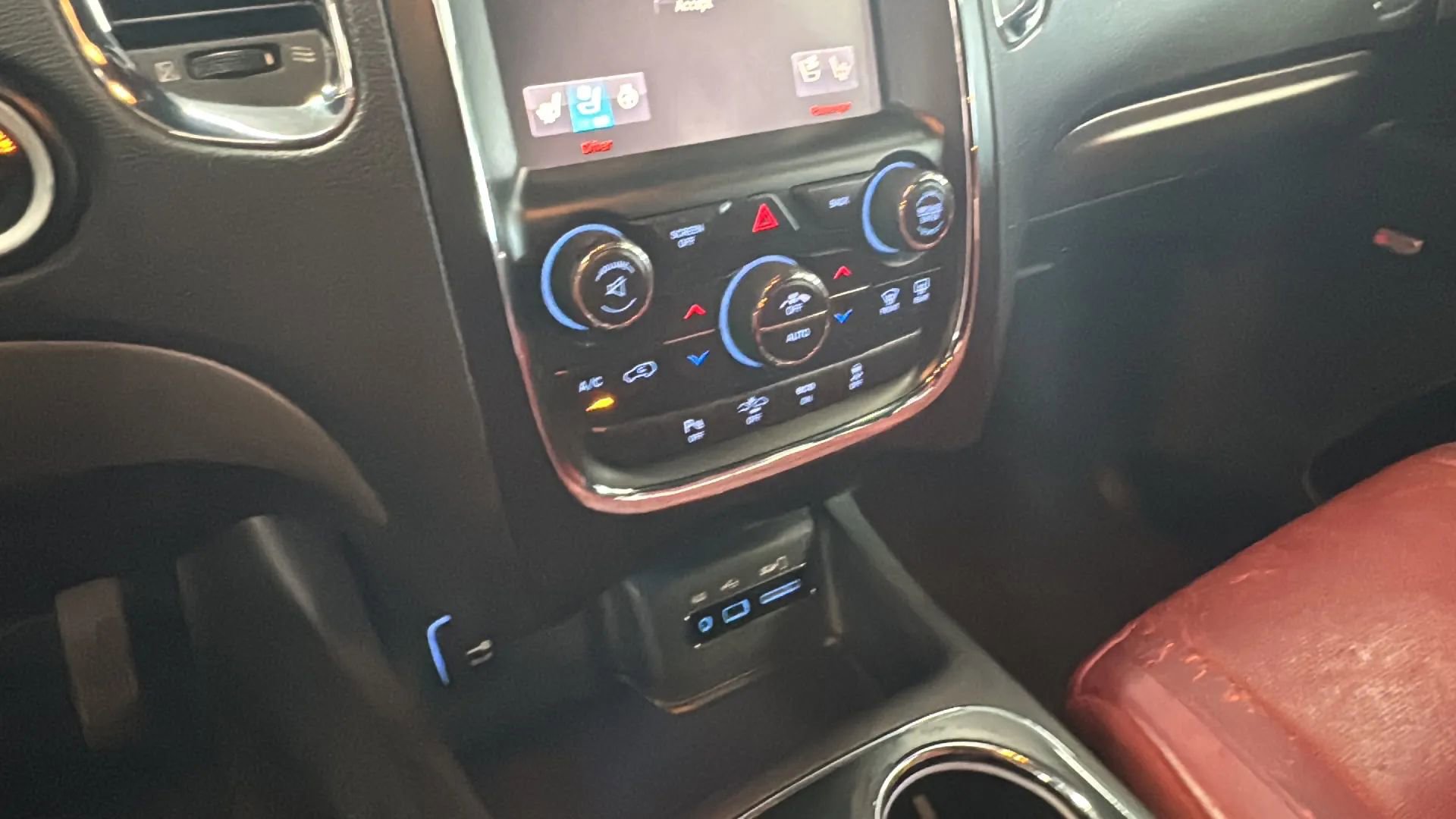 Used 2015 Dodge Durango R/T w/ Technology Group RWD image 17