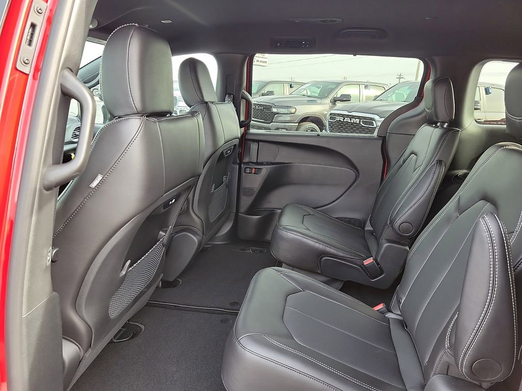 New 2026 Chrysler Pacifica Select FWD image 10