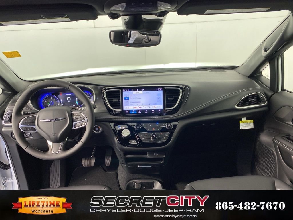 New 2026 Chrysler Pacifica Select image 31