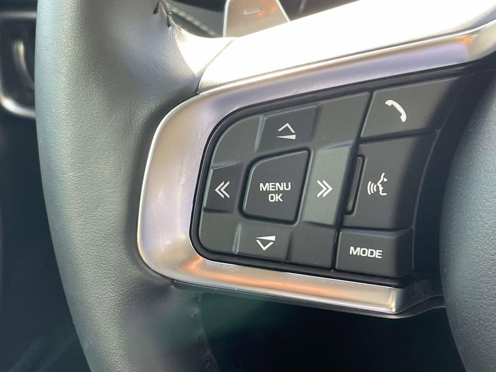 Used 2018 Jaguar F-PACE R-Sport image 25