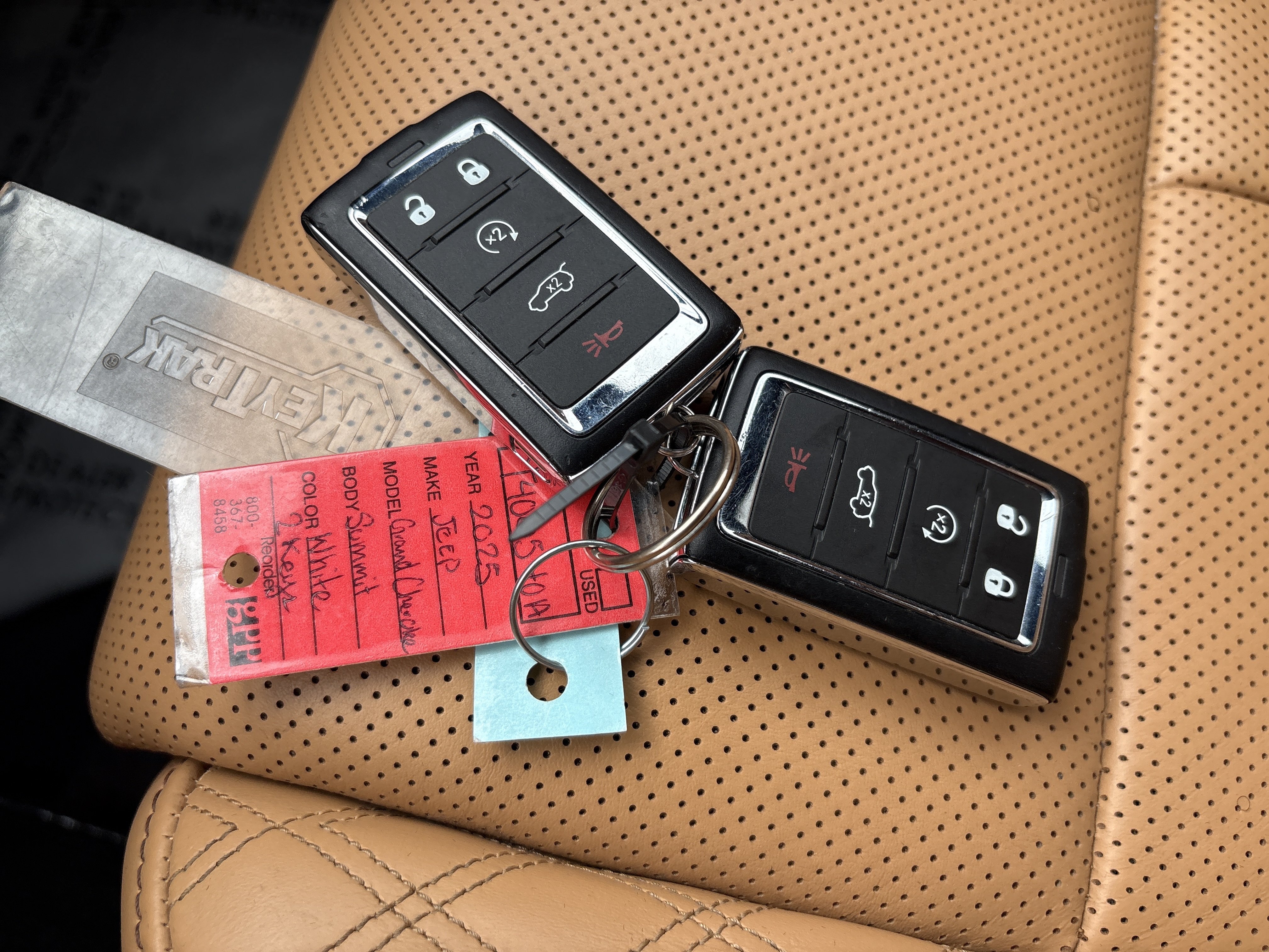 Used 2025 Jeep Grand Cherokee L Summit AWD/4WD image 39