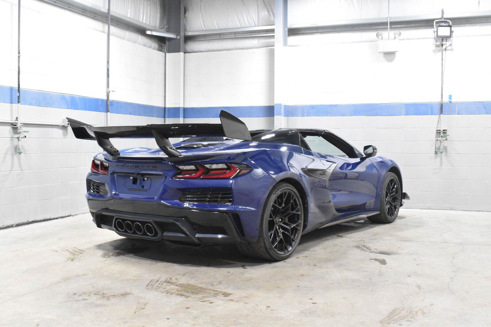 Used 2025 Chevrolet Corvette ZR1 w/ ZR1 Carbon Fiber Aero Package RWD image 27
