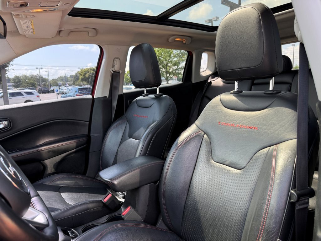 Used 2017 Jeep Compass Trailhawk w/ Leather Interior Group AWD/4WD image 14