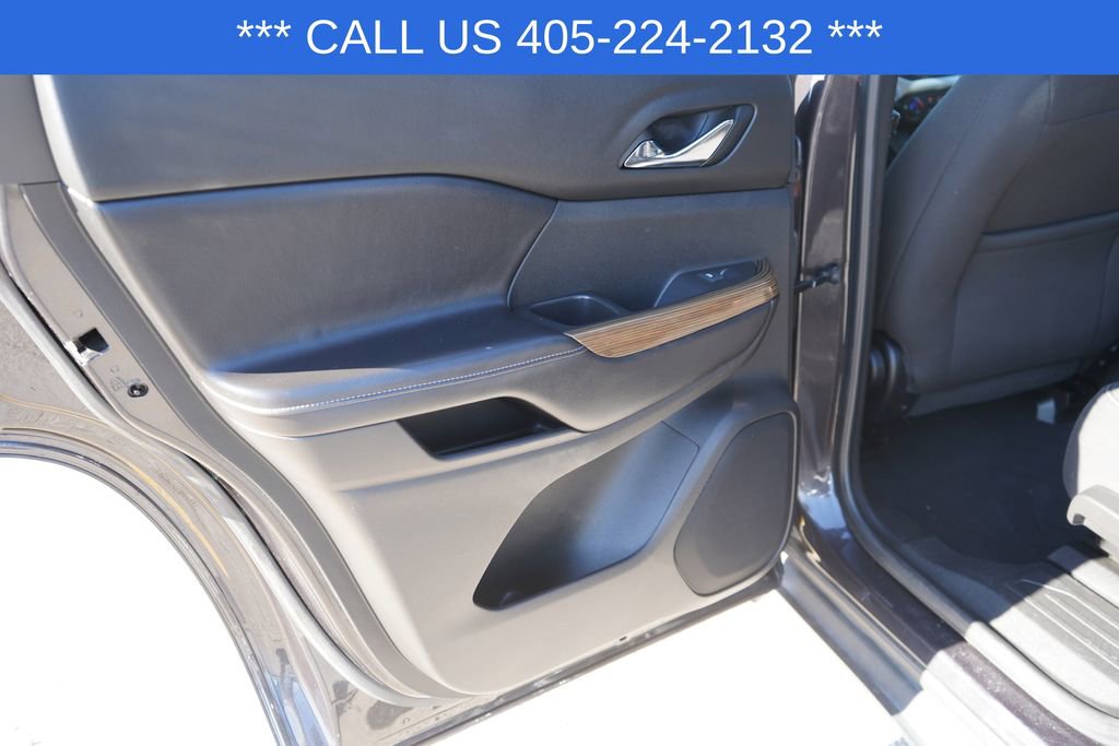 Used 2019 GMC Acadia SLE image 30