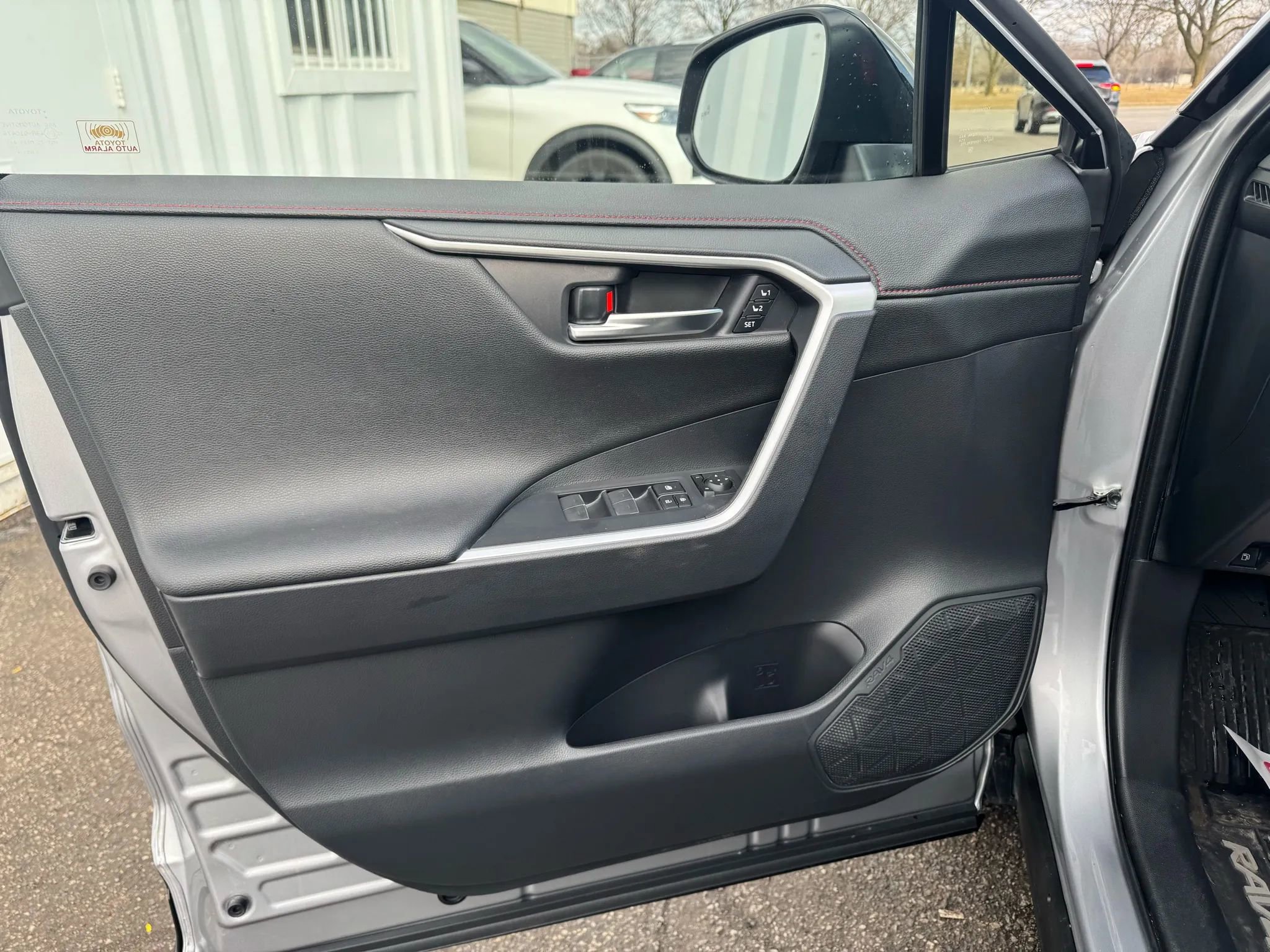 Used 2025 Toyota RAV4 XSE w/ Premium Package image 15