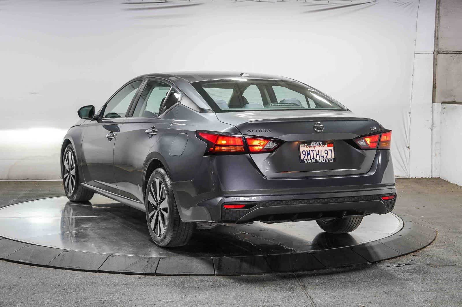 Used 2021 Nissan Altima 2.5 SV FWD image 2