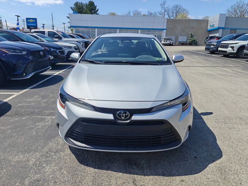 Used 2023 Toyota Corolla LE w/ LE Convenience Package image 2