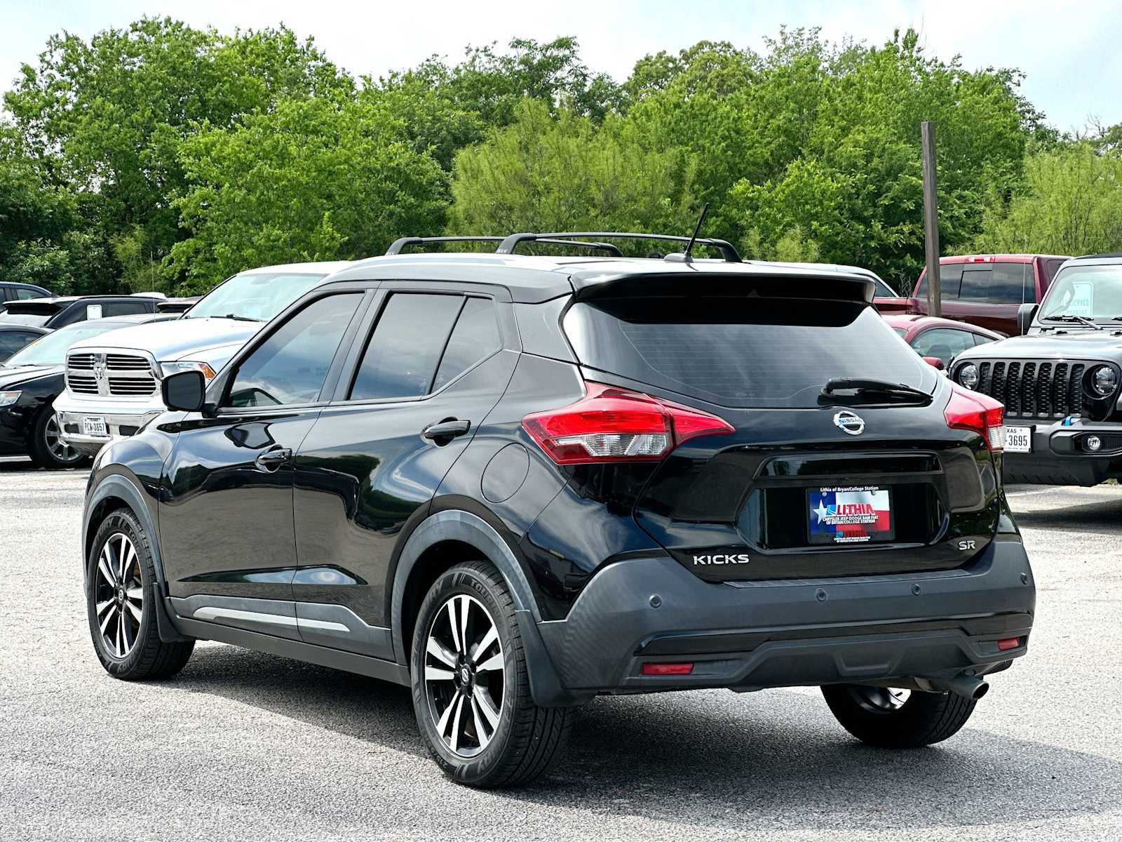 Used 2020 Nissan Kicks SR w/ SR Premium Package FWD image 13
