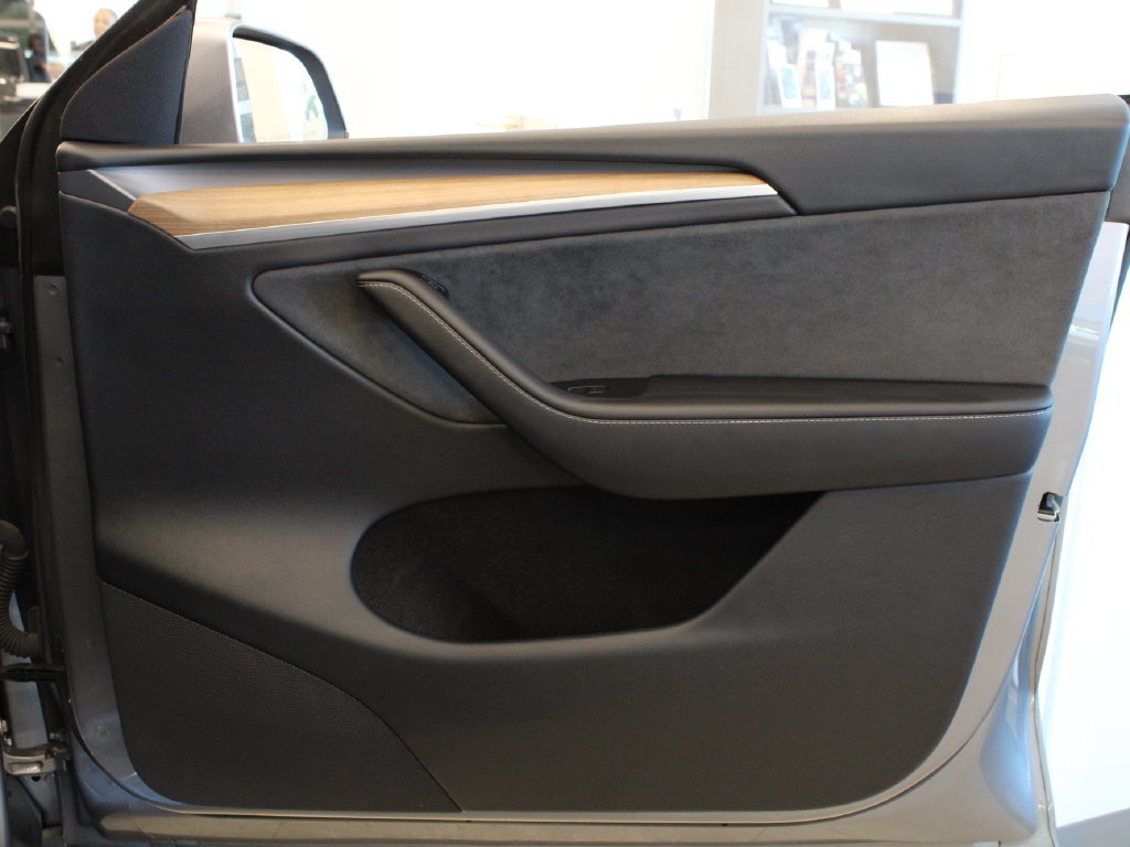 Used 2025 Tesla Model Y Performance AWD/4WD image 18