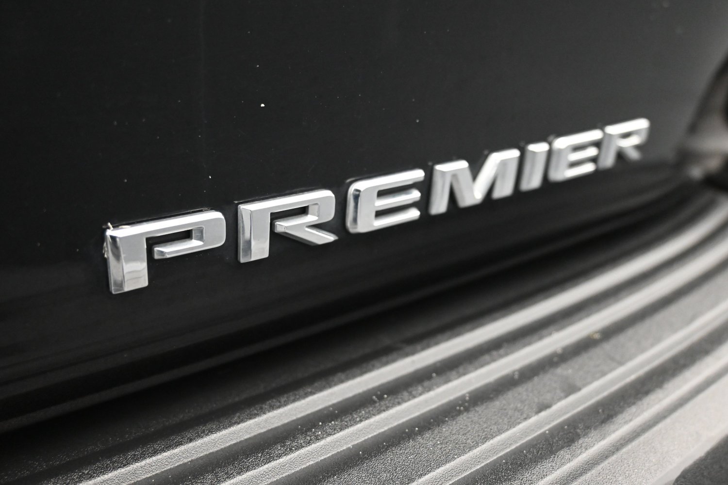 Used 2024 Chevrolet Tahoe Premier AWD/4WD image 32