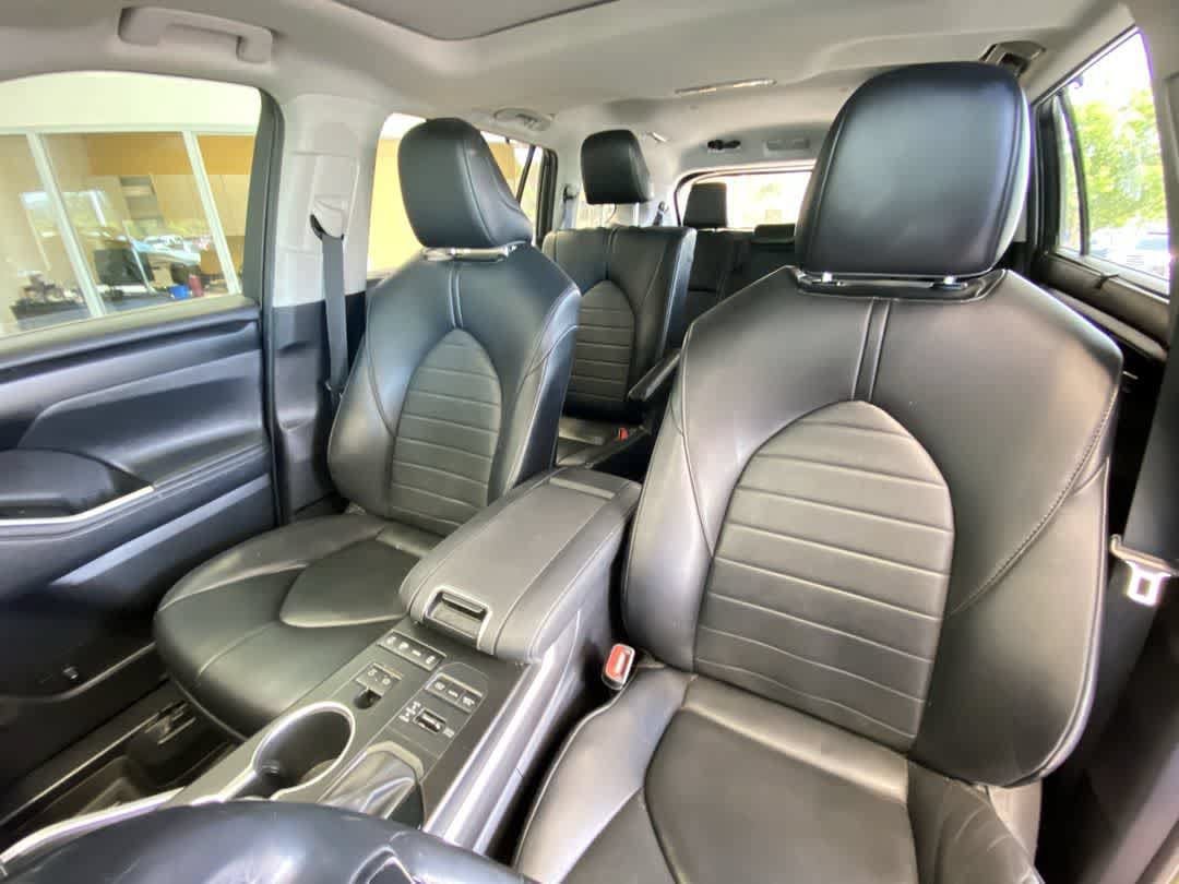 Certified 2021 Toyota Highlander XLE AWD/4WD image 14