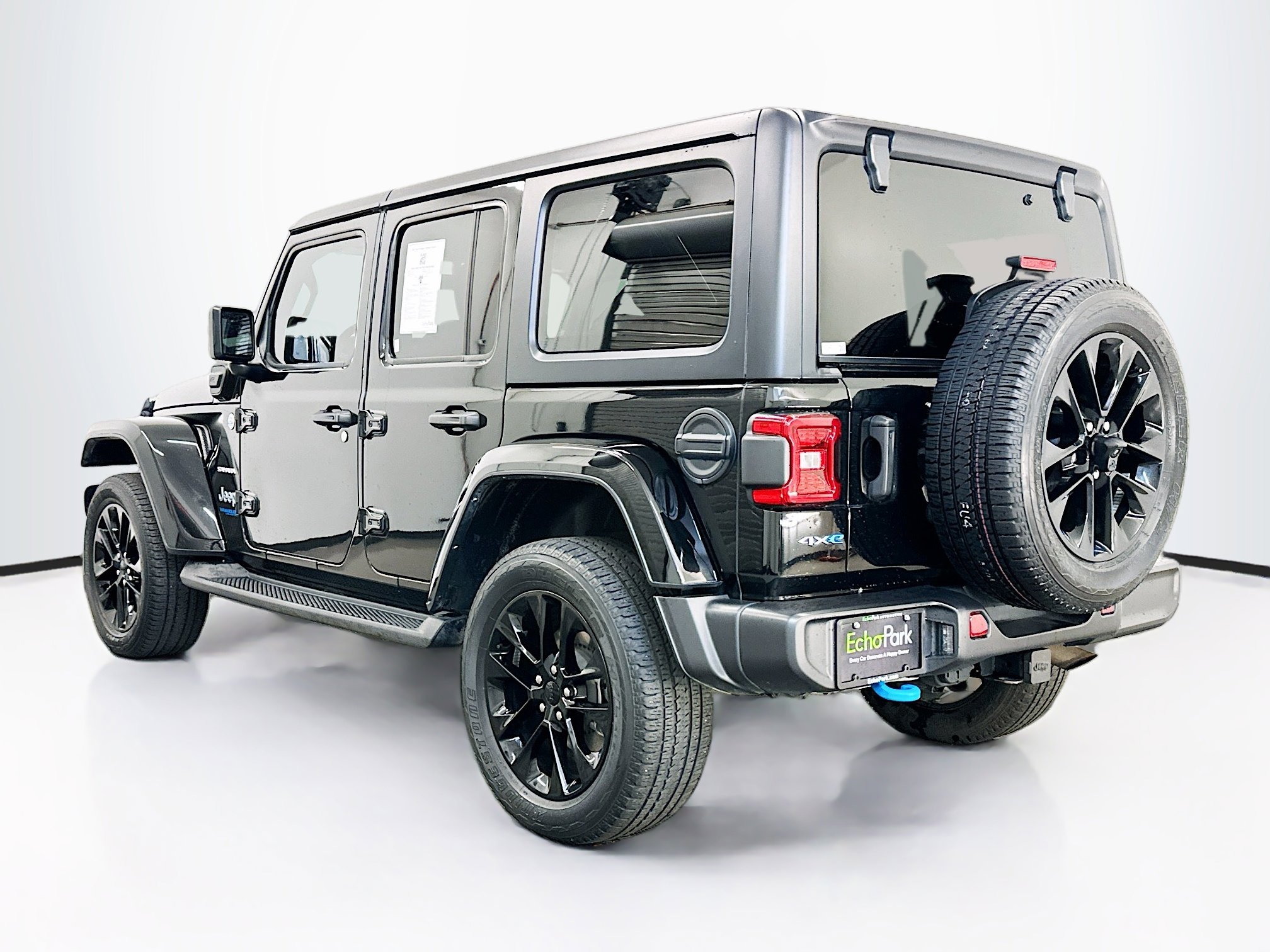 Used 2022 Jeep Wrangler Sahara w/ Cold Weather Group image 5