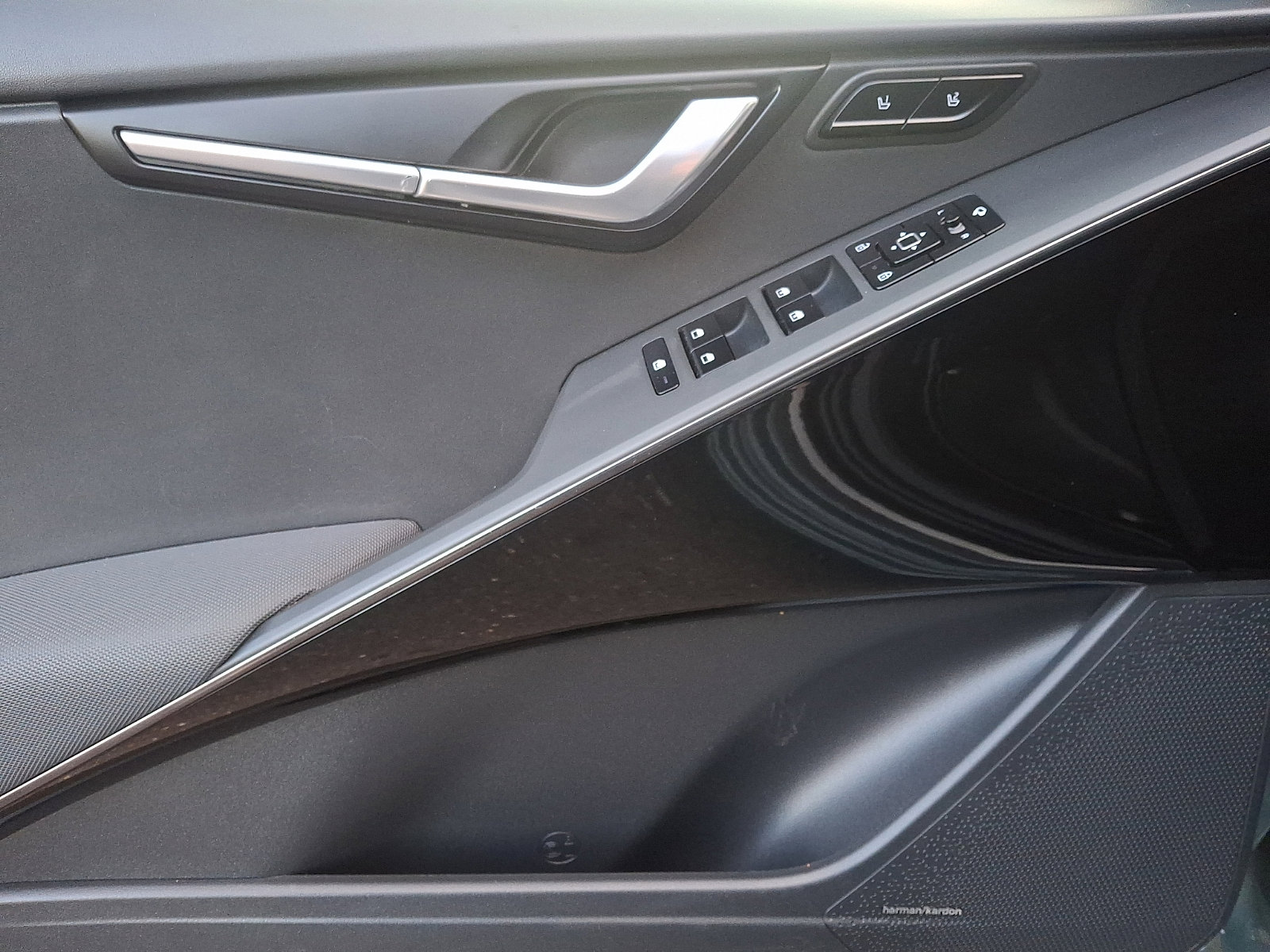 Certified 2023 Kia Niro SX Touring image 12