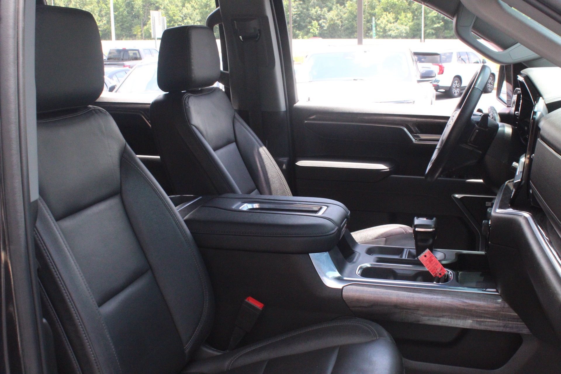 Used 2022 Chevrolet Silverado 1500 LTZ AWD/4WD image 36