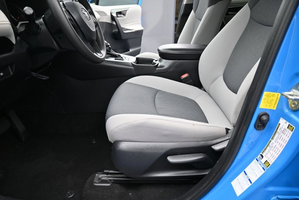 Used 2019 Toyota RAV4 XLE w/ Carpet Mat Package AWD/4WD image 11
