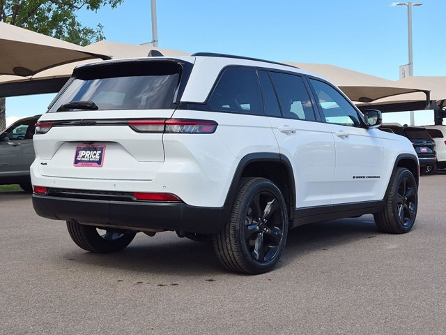 Used 2023 Jeep Grand Cherokee Altitude AWD/4WD image 5
