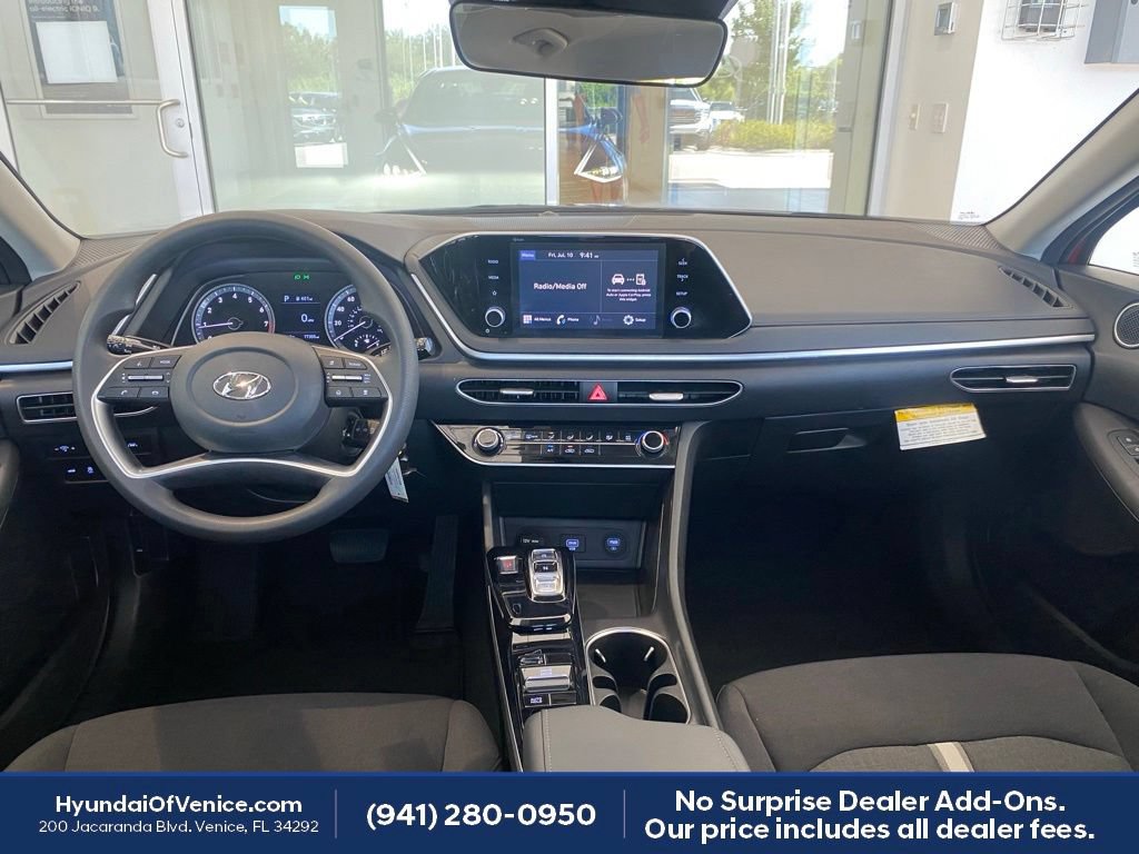 Certified 2023 Hyundai Sonata SE w/ Cargo Package FWD image 3