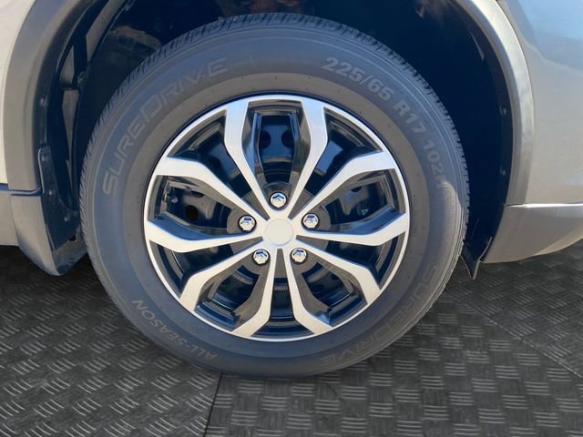 Used 2018 Nissan Rogue S image 33