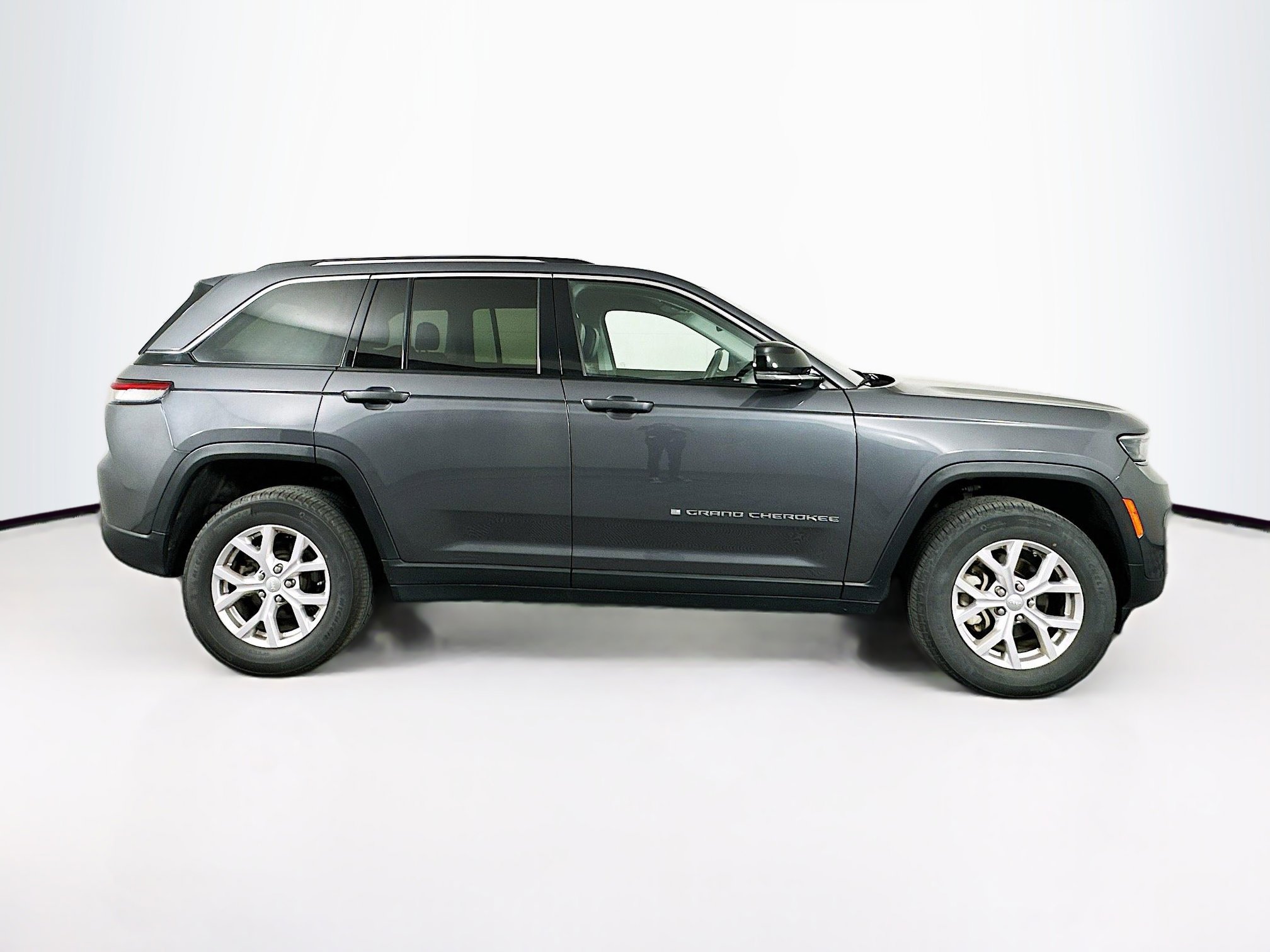Used 2022 Jeep Grand Cherokee Limited image 10