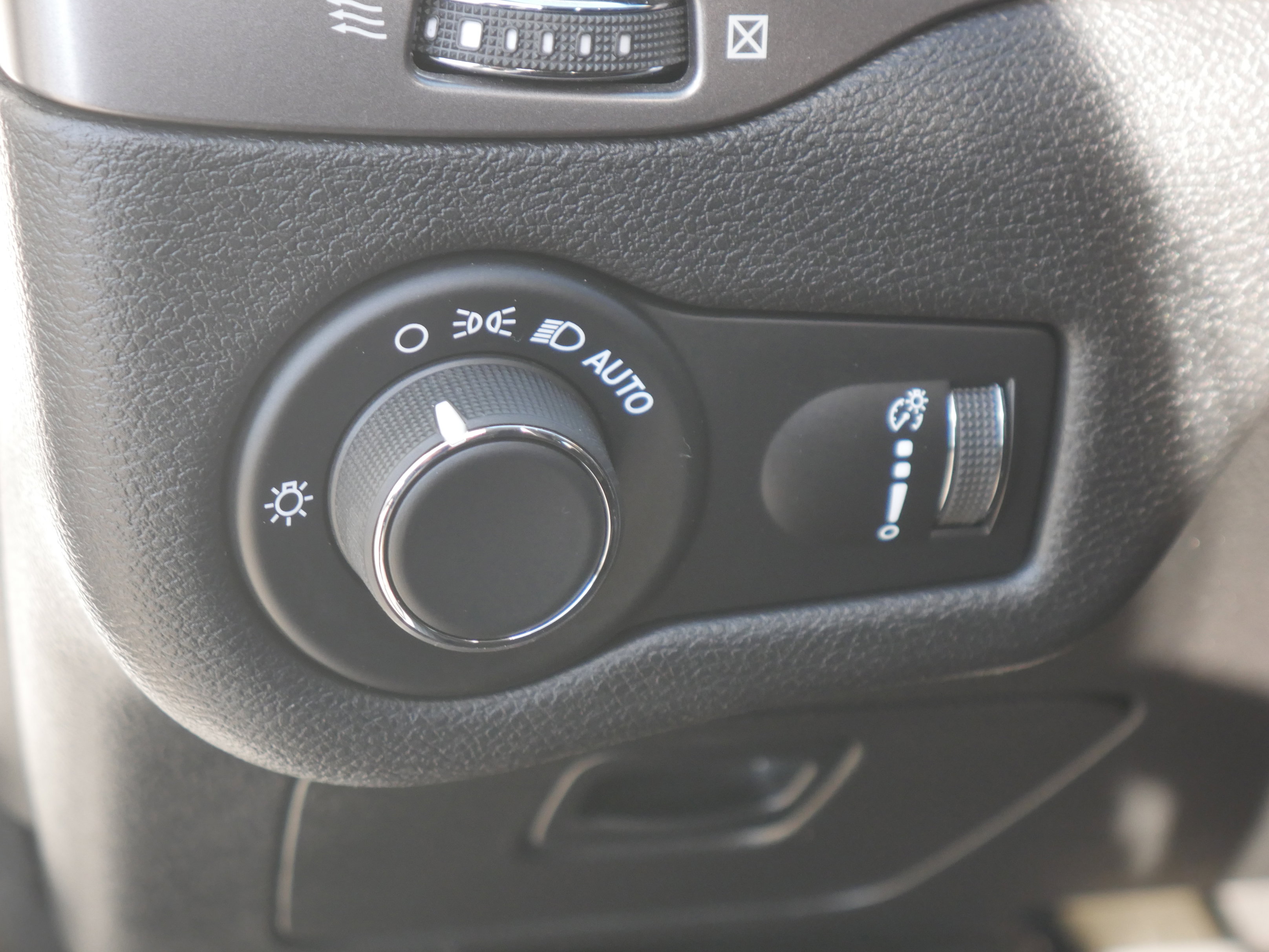 Used 2020 Jeep Cherokee Latitude image 5