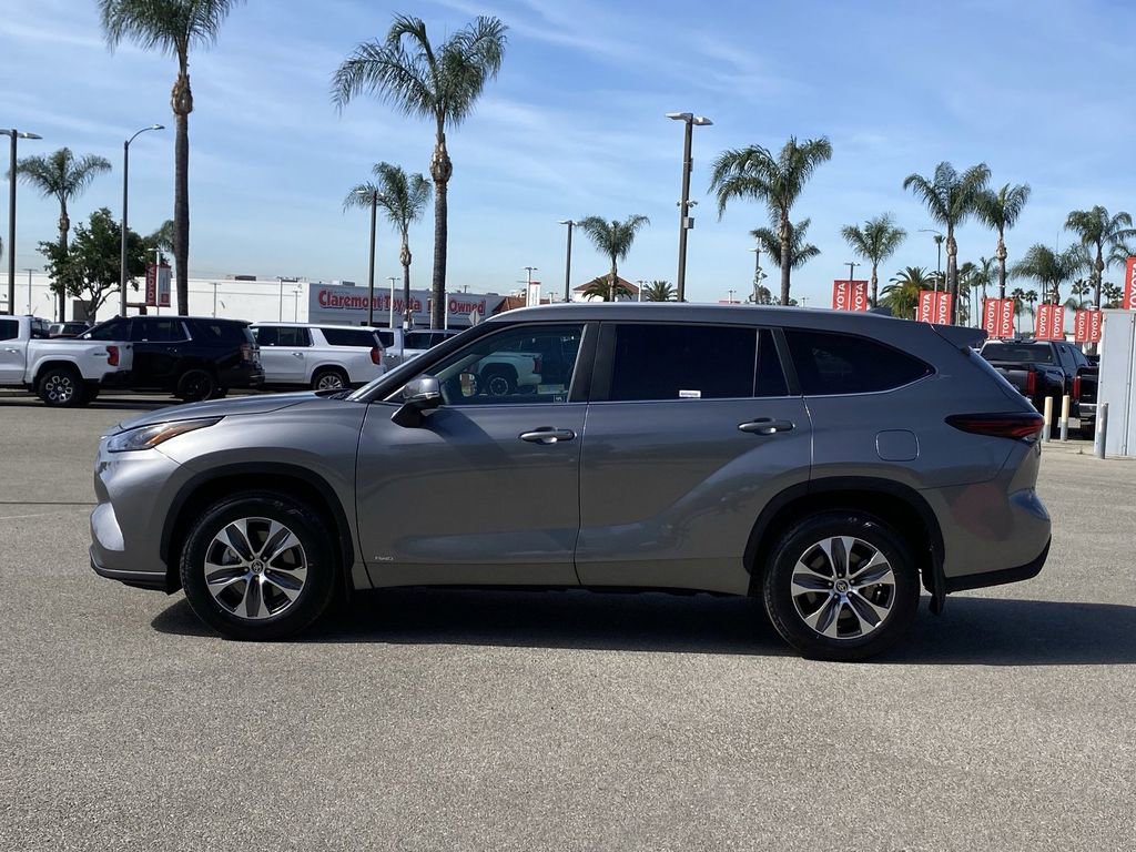 Certified 2026 Toyota Highlander XLE image 40