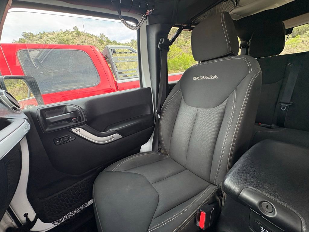 Used 2016 Jeep Wrangler Unlimited Sahara w/ Connectivity Group image 37