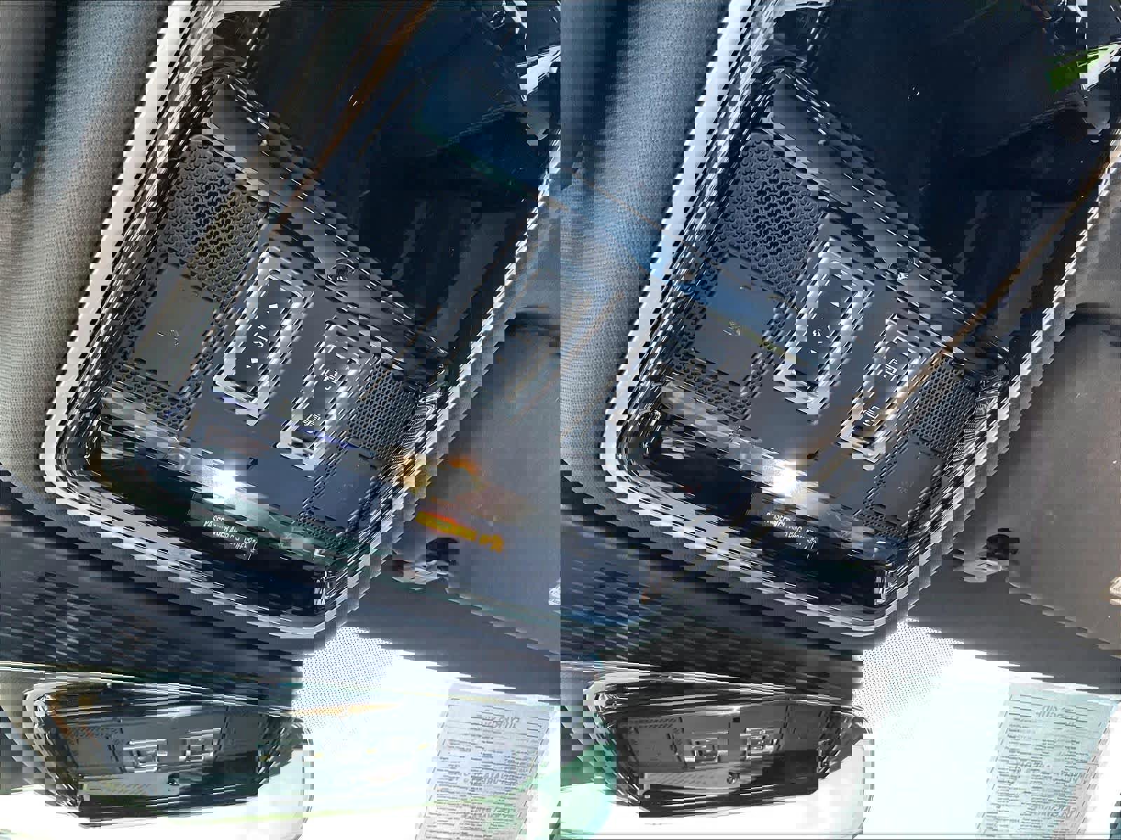 Used 2023 Land Rover Range Rover Velar R-Dynamic S image 37