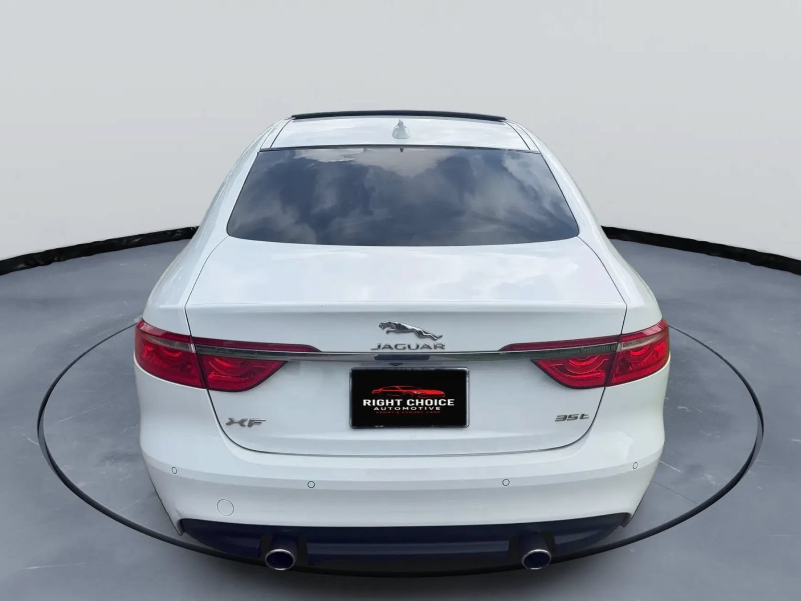Used 2017 Jaguar XF Prestige RWD image 11