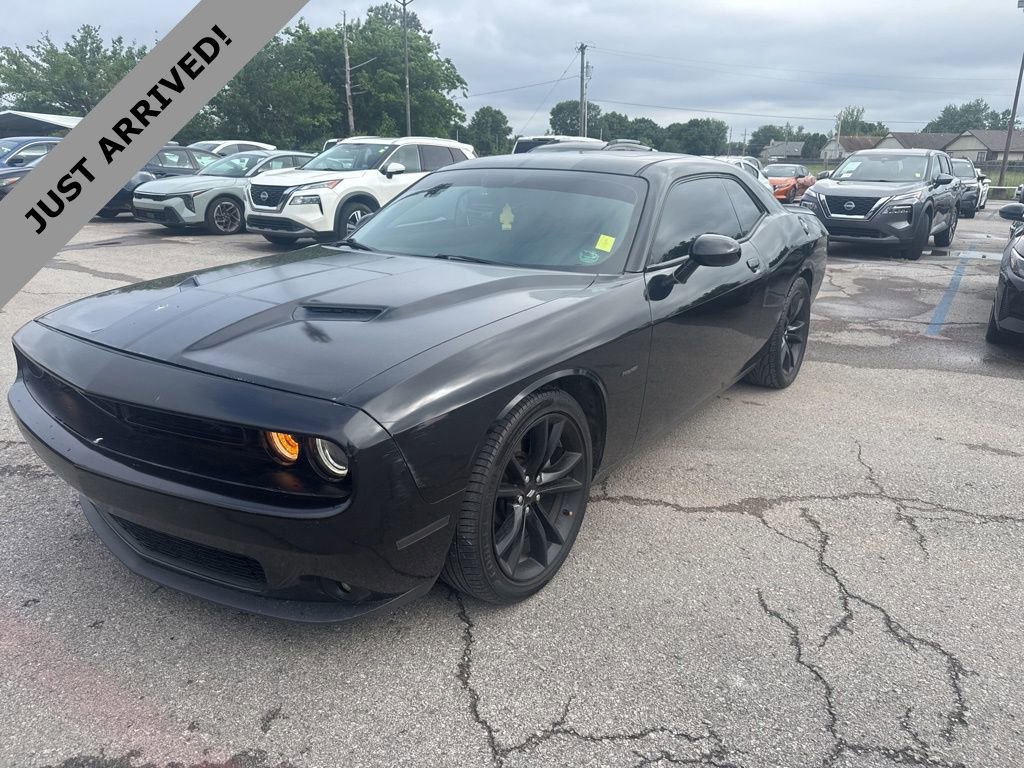 Used 2018 Dodge Challenger R/T w/ Blacktop Package RWD video 1