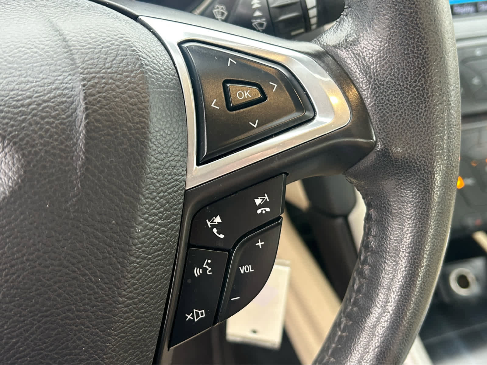 Used 2014 Ford Fusion SE w/ Equipment Group 202A FWD image 16