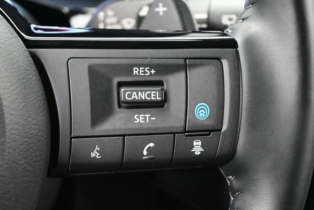Used 2024 Nissan Pathfinder Platinum FWD image 9