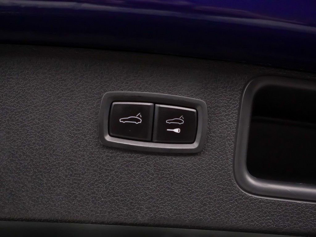 Certified 2022 Porsche Macan image 14