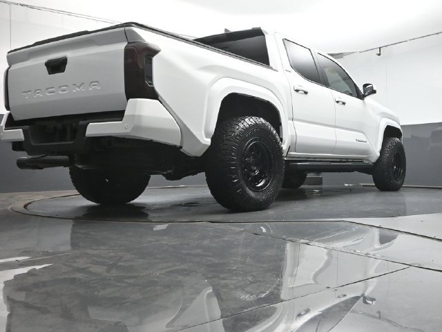 Used 2024 Toyota Tacoma SR5 w/ SR5 Upgrade Package RWD image 40