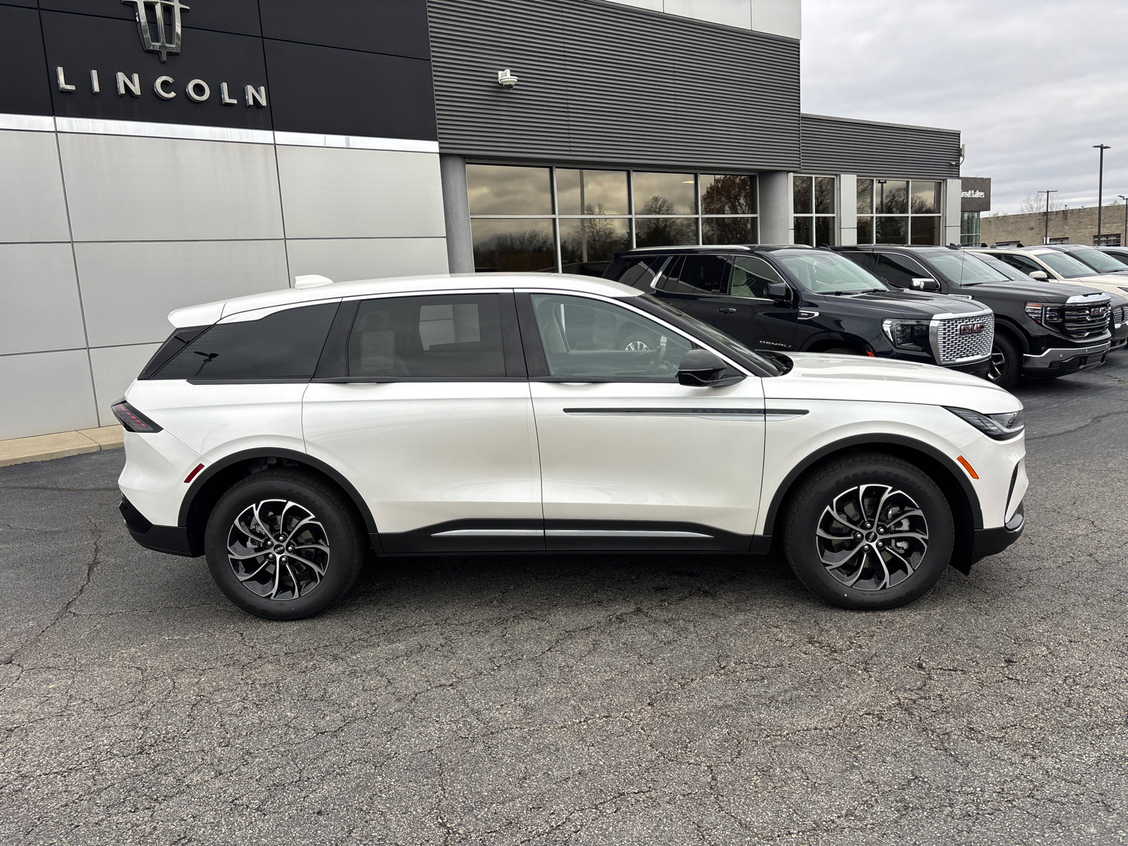 New 2026 Lincoln Nautilus Premier image 8