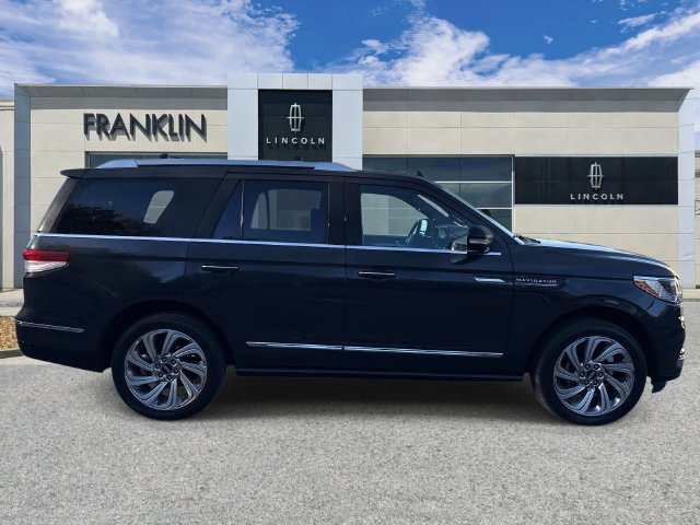 Used 2024 Lincoln Navigator Reserve AWD/4WD image 8
