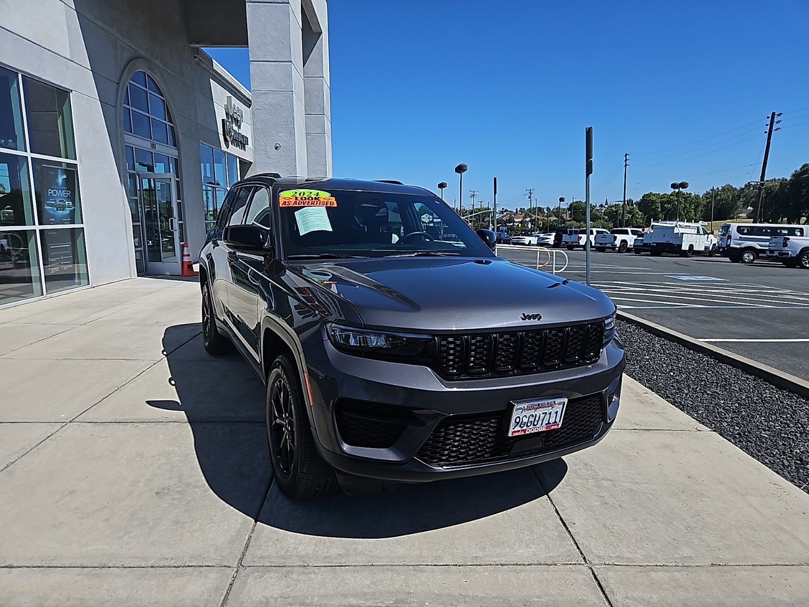 Used 2024 Jeep Grand Cherokee Altitude AWD/4WD image 8