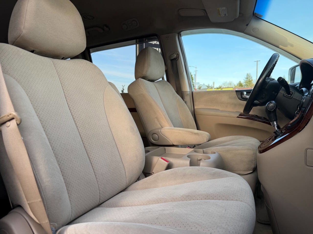 Used 2007 Hyundai Entourage GLS image 17