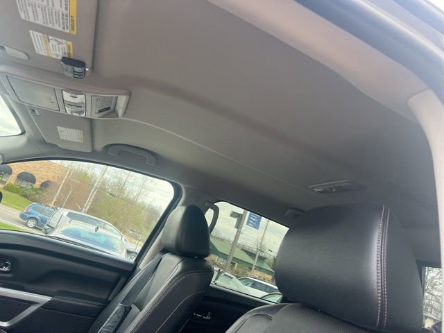 Used 2017 Nissan Titan SL image 10