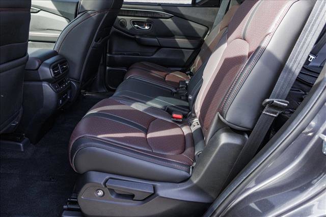 Used 2025 Honda Pilot Black Edition image 25