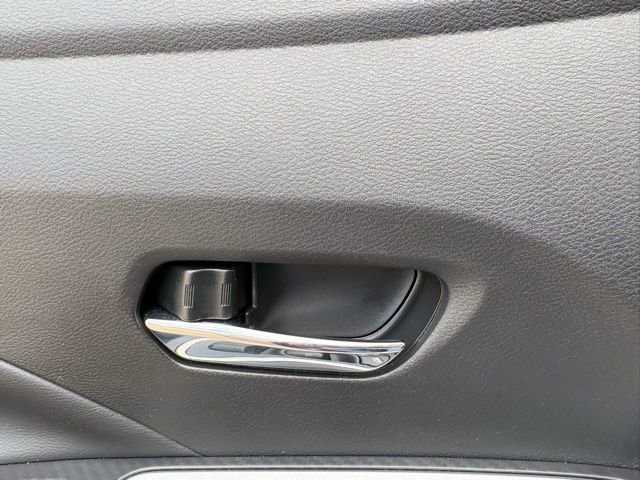 Used 2025 Nissan Versa SR w/ Trunk Package image 22