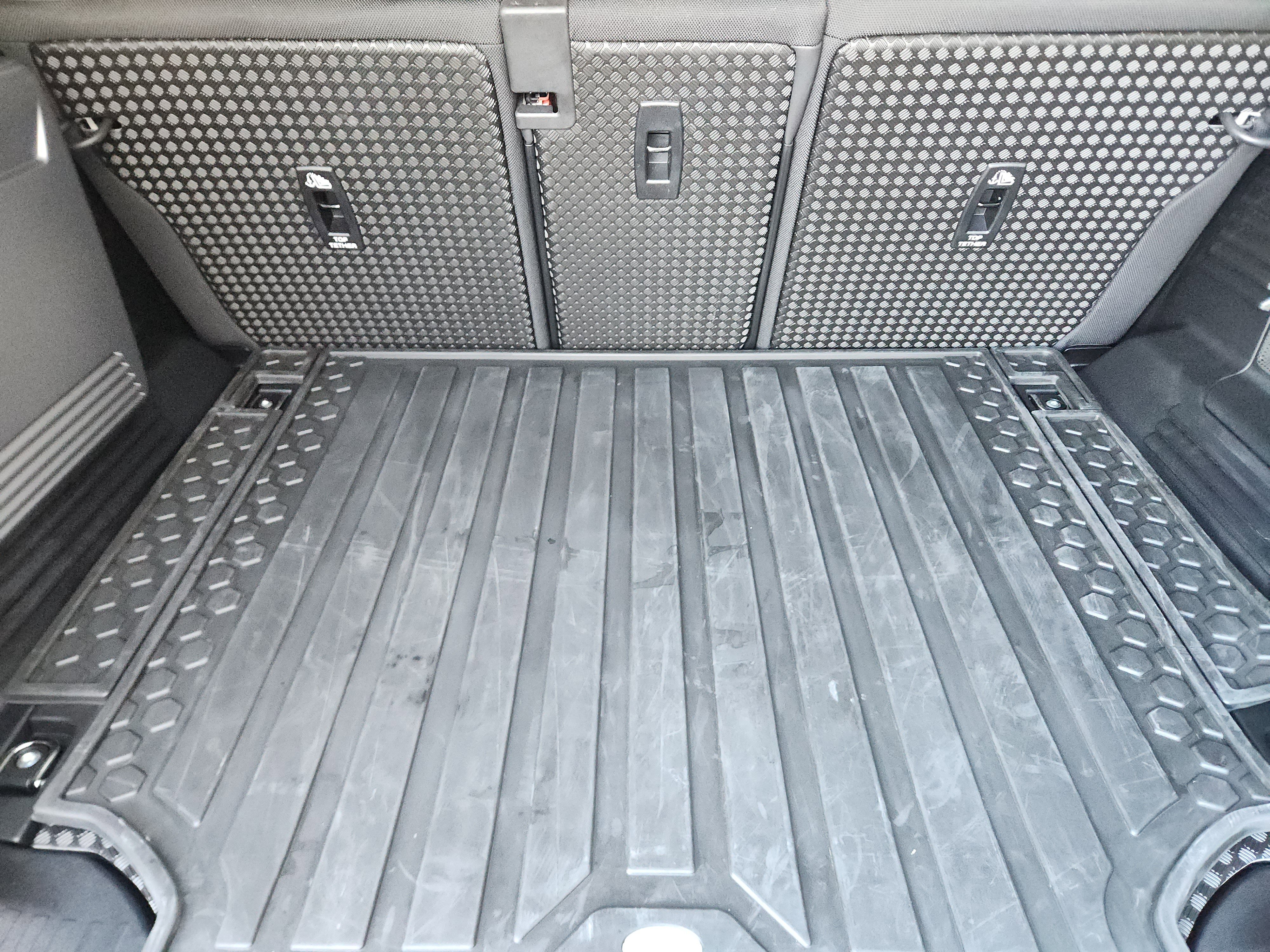 Certified 2025 Land Rover Defender 110 V8 image 34